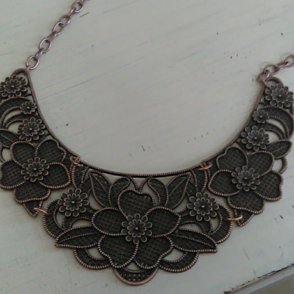 Copper finish short necklace
